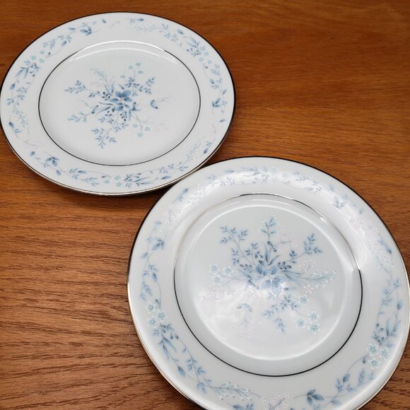 Noritake Carolyn 2693 Bread & Butter Plates Set of 2 – Blue Floral Platinum Trim - Picture 3 of 5